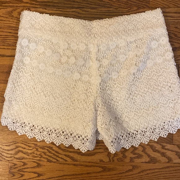 Loft Rivera short in ivory eyelet. - Picture 6 of 7